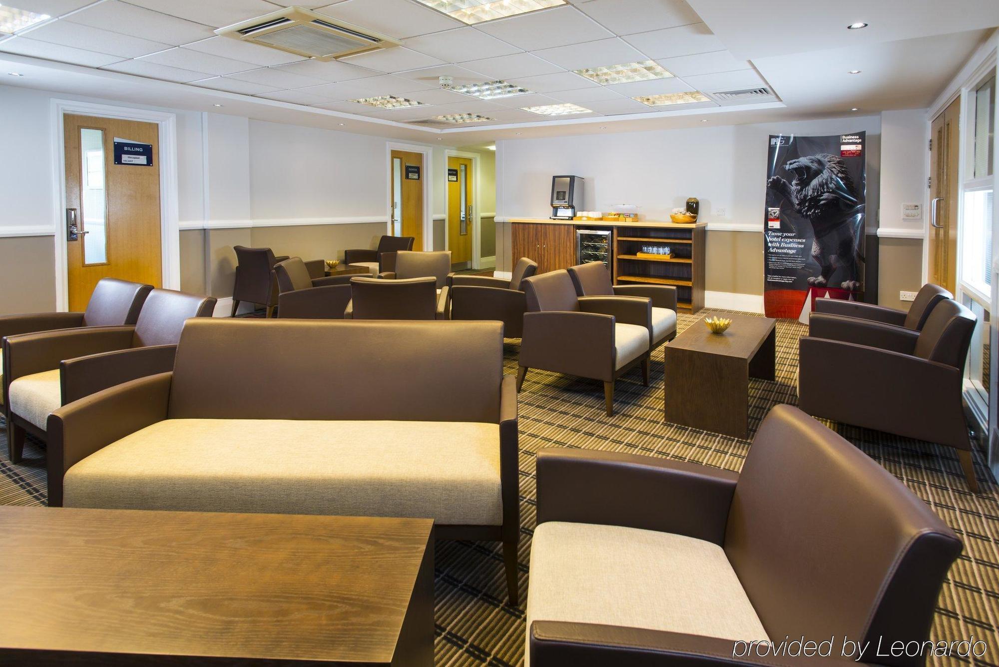 Holiday Inn Express Northampton - South By Ihg Екстериор снимка